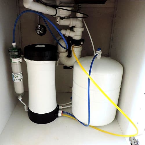 Osmoseanlage mit Wassertank und Keimsperre