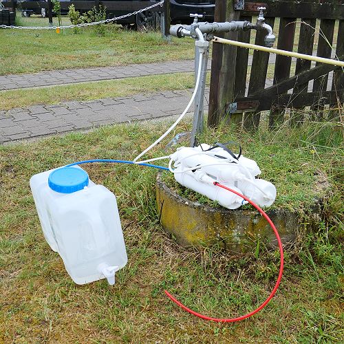 Osmoseanlage am Wasserhahn auf Campingplatz Osmoseanlage am Wasserhahn auf Campingplatz